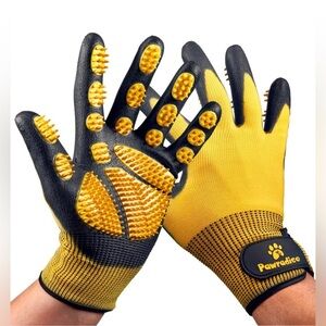 ⭐️ Host Pick⭐️ Pawradise pet grooming & bathing gloves NWT